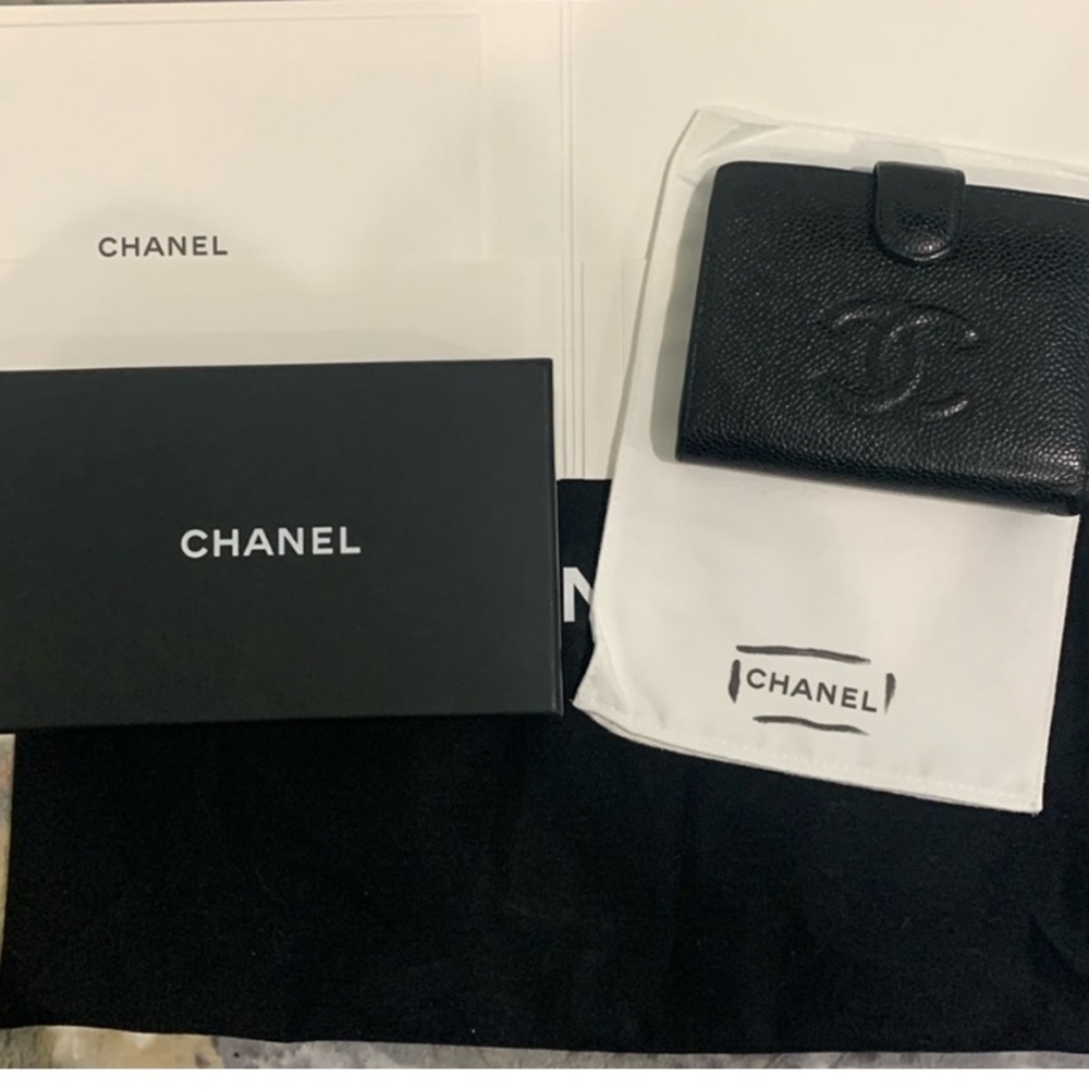Chanel Wallet Full Inclusion Kiss lock style